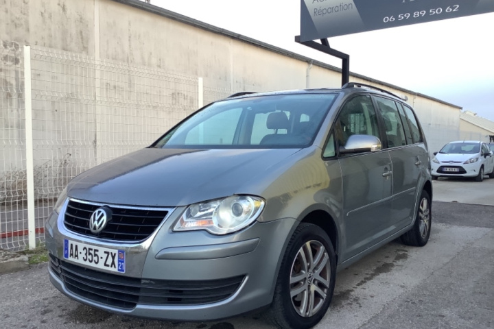 VOLKSWAGEN TOURAN